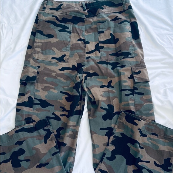 GAP Camouflage Cargo Pants - Black and Tan Size 12 - Picture 6 of 10